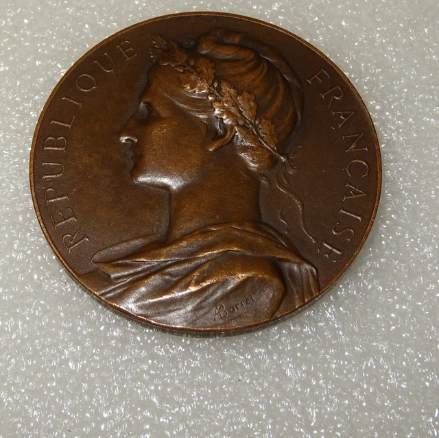 MÉDAILLE D'HONNEUR, MINISTÈRE du Commerce. Attribuée, 1910. Argent 950 MÉDAILLE D'HONNEUR, MINISTÈRE du Commerce. Attribuée, 1910. Argent 950