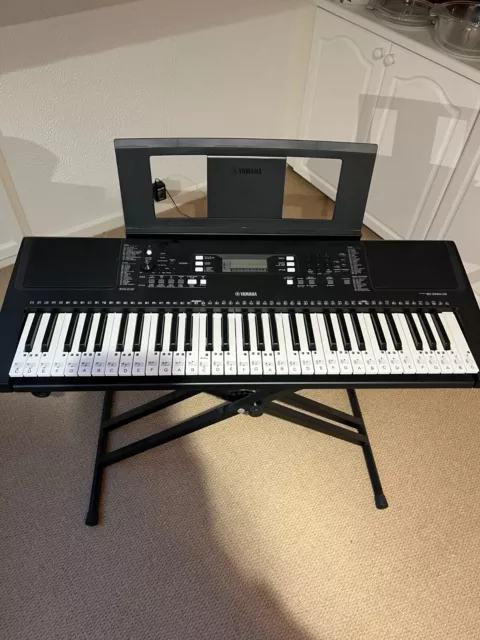 Yamaha PSR-E363 Portable Keyboard hardly used, excellent condition