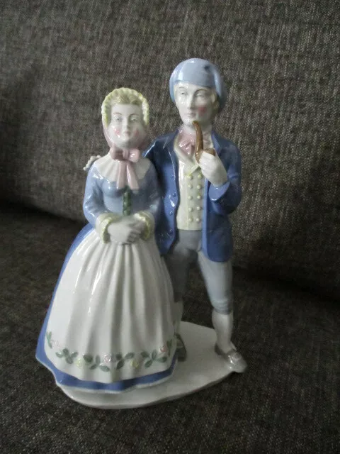 Schöne ältere Porzellanfigur Paar in Tracht