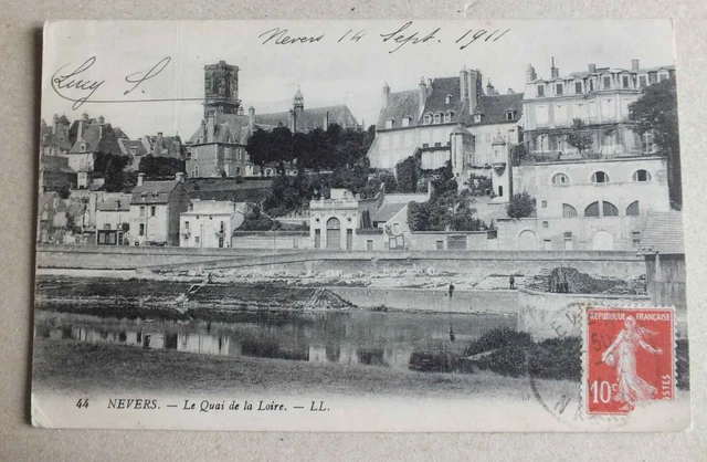 Cpa - Nevers - Le Quai De La Loire - 44