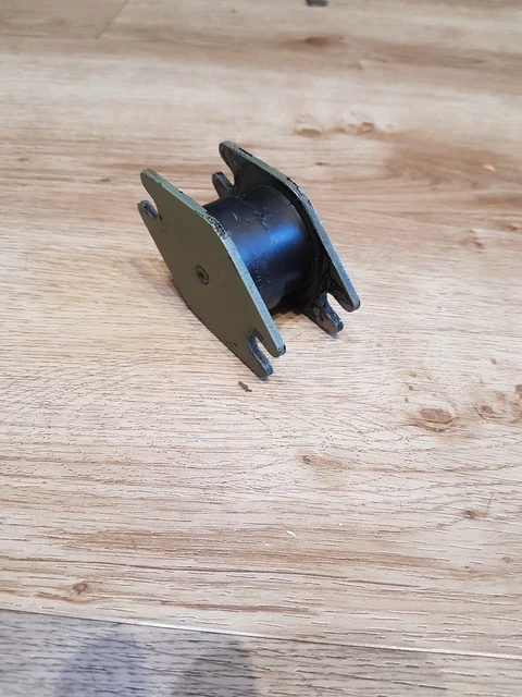 Johnson Evinrude 321469 330881 0330881 RUBBER MOTOR MOUNT 7.5 to 35 HP outboard
