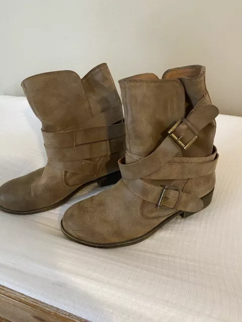 Madden Girl Gray Distressed Buckled Straps Ankle Boots Size 6.5