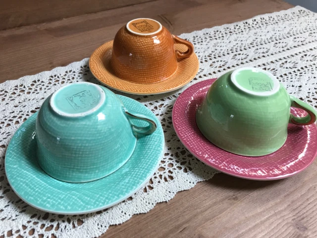 trois tasses a café vintage colorées Salins