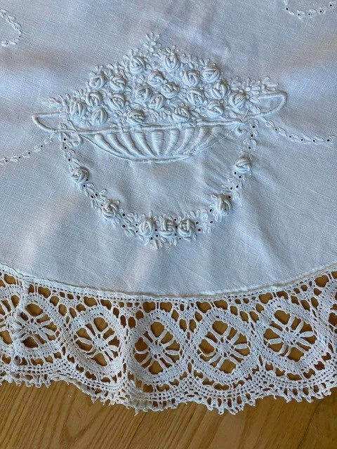 Vintage Antique Hand Lace & Embroidered Round White Tablecloth 43" Flower Basket