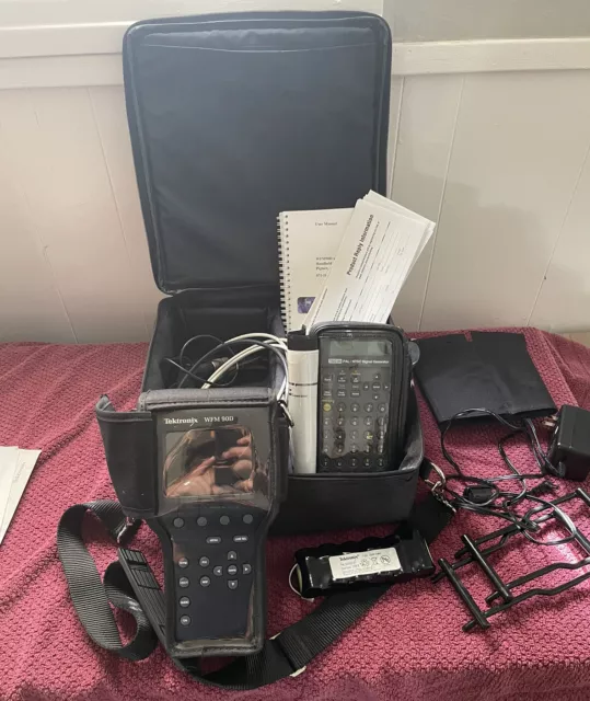 TEKTRONIX WFM90D Handheld Waveform Monitor VectorScope W/ TEKTRONIX TSG95 NTSC