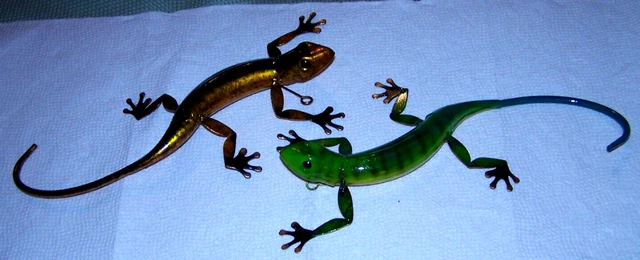 2 Nice Cool & Colorful Metal 11" Gecko Lizard Hangng Wall/Garden Art