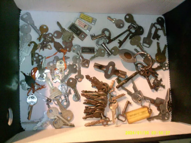 Large Mixed Lot of Vintage Keys Skeleton Etc.