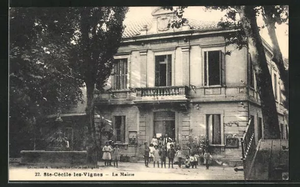 CPA Ste-Cécile-les-Vignes, La Mairie