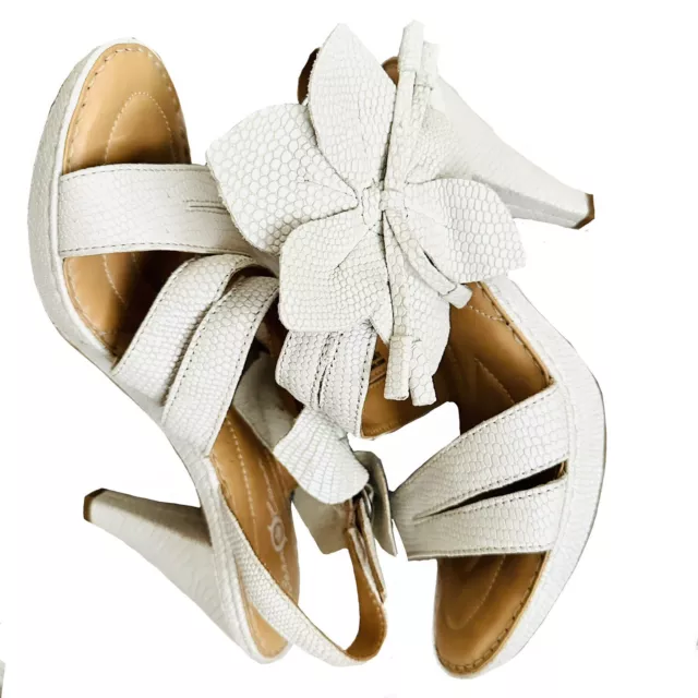 Born Crown High Heel Sandals Women's Size 9 Flower Rose White Leather