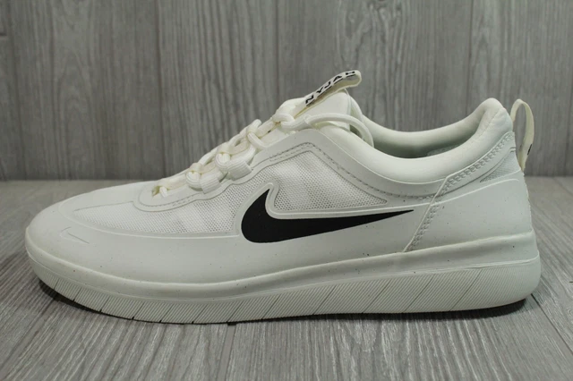 nike sb nyjah free black and white