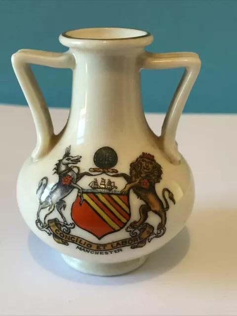 Manchester Crested - Walmer Vase - Wh Goss