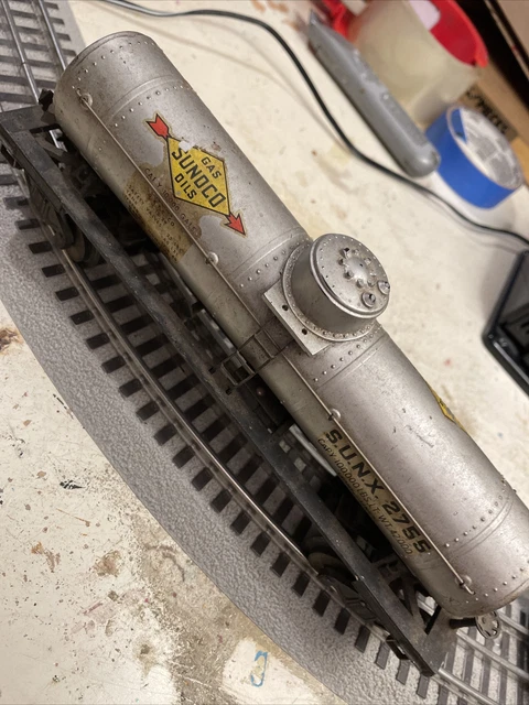 Vintage Lionel Post War Metal Sunoco Single Dome Tanker Car 2755 Good Condition Vintage Lionel Post War Metal Sunoco Single Dome Tanker Car 2755 Good Condition