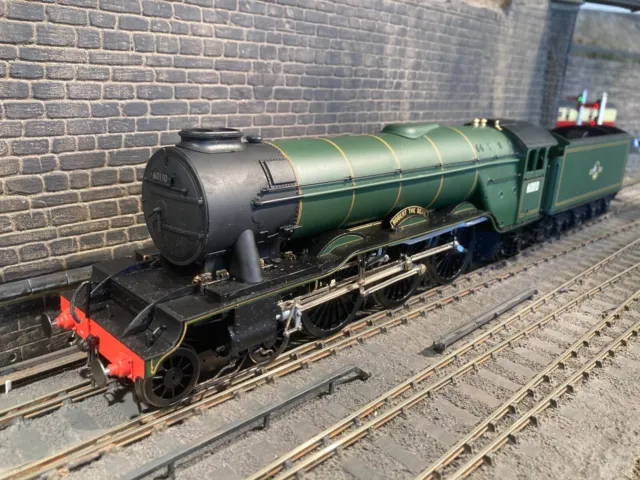 0 Gauge 7mm A3 loco with DCC and sound No.60110 "Robert the Devil" almost unused