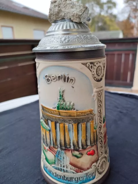 Bierkrug mit Zinndeckel, original Stein der Berliner Mauer, limitierte Ausgabe