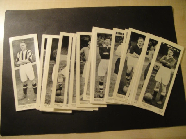 TOPICAL TIMES FOOTBALLERS SET 24 ISSUED 1938 ENGLISH 125mm x 46mm  MAN U MAN C