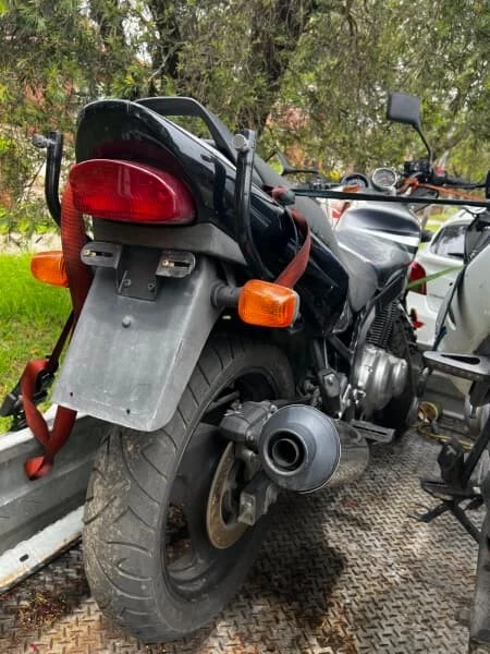 Suzuki Gs 500 2 Road Bikes Front Damaged Silver Bike Is A 2006 Gs500 And Gs500F 3