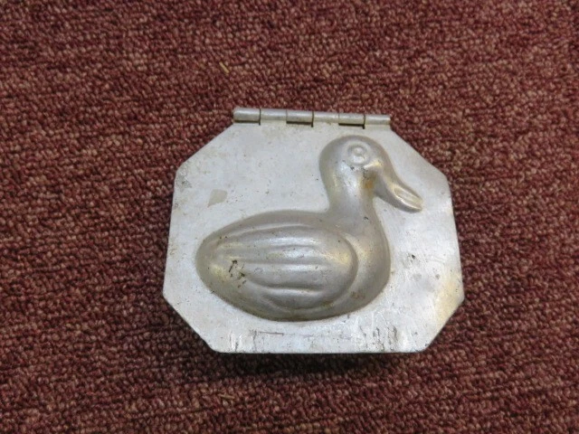 Ancien Petit Canard En Métal - Décoration Vintage En Tôle