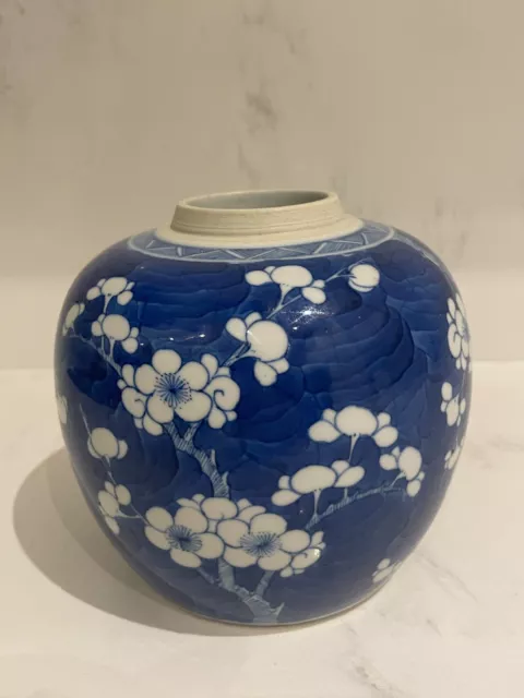 Antique Chinese blue and white porcelain  ginger jar Qing dynasty 3