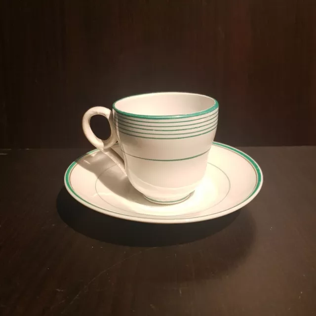 Tasse et sous tasse en porcelaine de Paris
