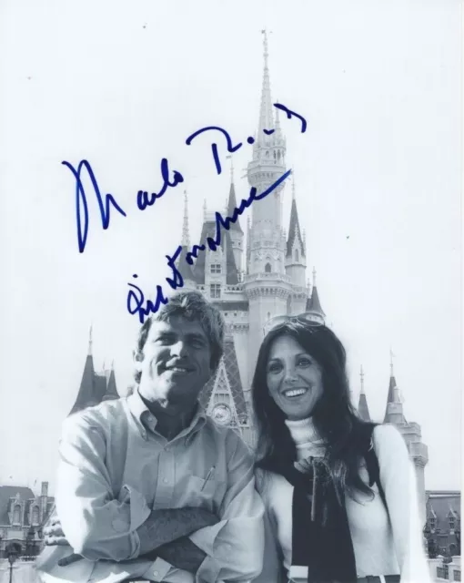 Marlo Thomas & Phil Donahue Signed  8x10 Disney World First Date Photograph