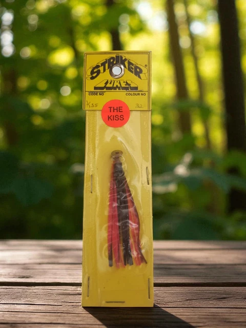 Vieux Leurre De Pêche 'Le Lion D'Or' Pour Bar Et Loup (sur Carton)