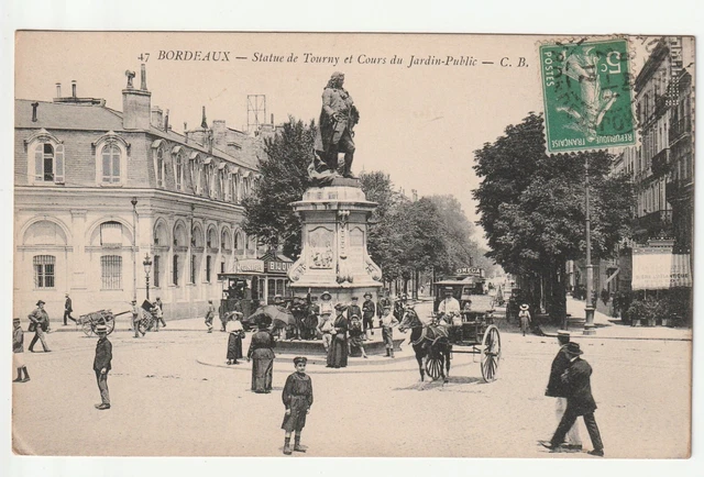 BORDEAUX - Gironde - CPA 33 - Place de Tourny - statue - coupling & trams