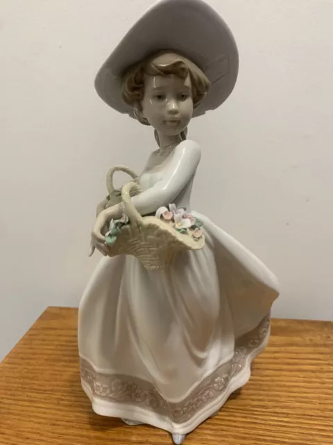 Lladro Porcelain Figurine Macy's Exclusive 6940 Sweet Flowers Girl with Baskets