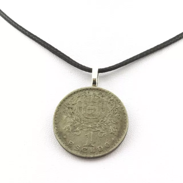 Collier pièce de monnaie Portugal 1 escudo. Cordon noir.