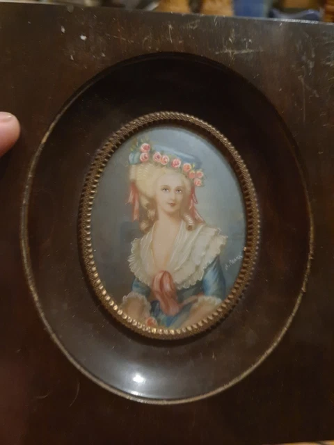 Une Miniature au profil d'une Elegante au chapeau (Mme Lamballe) Ecole XXeme
