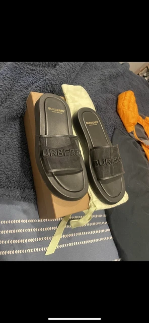 Burberry sliders top size 5
