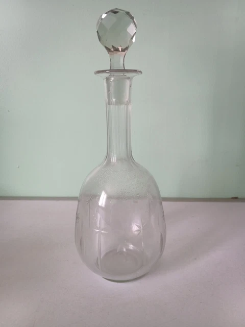 une carafe en verre hauteur 29 cm