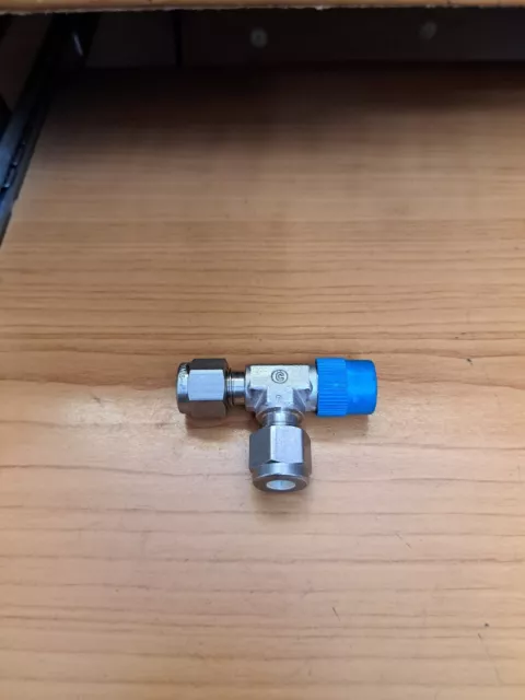 Swagelok SS-400-3-4TMT  ,  1/4" Run TEE