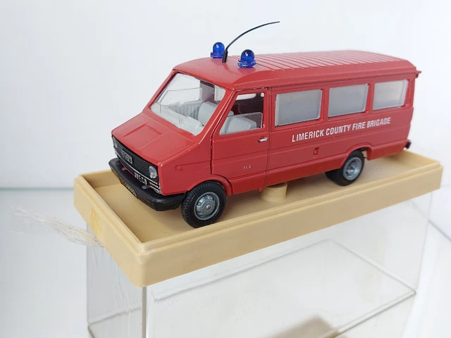 CAMION FIAT IVECO UNIC DAILY Orange OLD CAR 1:43 of reference