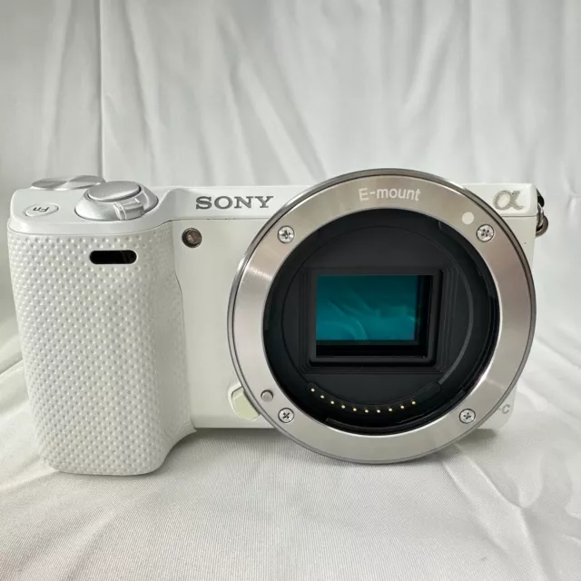 Sony Alpha NEX−5R Digital Camera White charger and battery Good From Japan