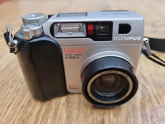 OLYMPUS CAMEDIA C-2020 Z  DIGITAL CAMERA - boxed with accessories.