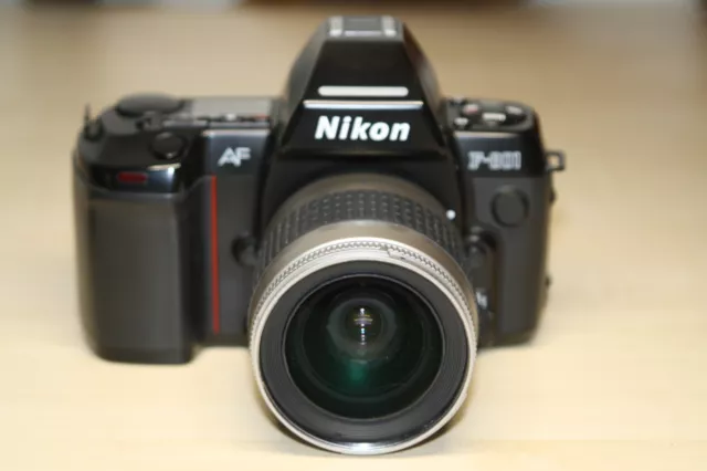 Nikon F-801 mit Zubehörpaket