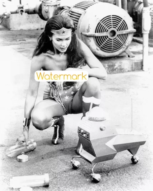 LYNDA CARTER Wonder Woman Squatting ** Fine Art Pro Archival Print (8.5"x11")