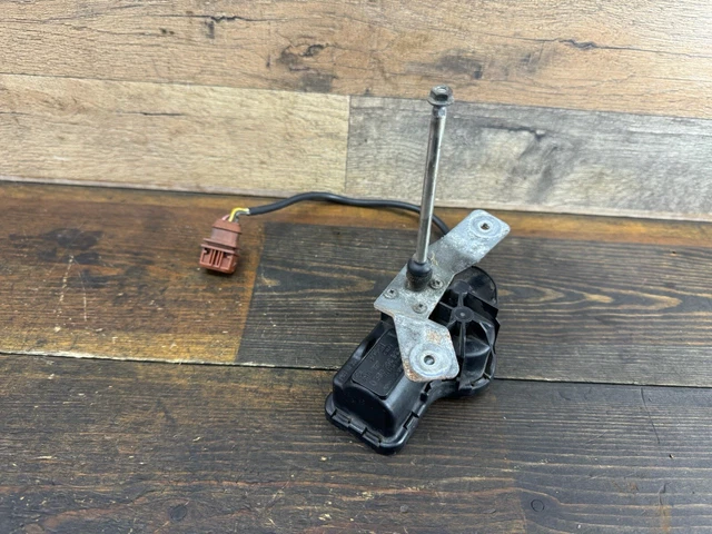 New Rear Wiper Motor For Volvo V70 & XC70 Wagon (2005-2008, 2.4L, 2.5L, 3.2L)