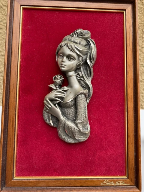LES ÉTAINS DE la Galitrelle : Portrait d'une jeune femme sur velours rouge EUR 5,00 - FR