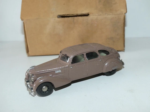 RENAULT TYPE RM2 Reinastella 1932 Dark Red - die cast - modèle de collection - Norev 519548