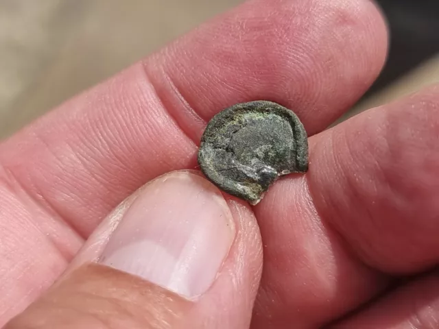 Celtic/Roman bronze/enamelled stud found at Aberford Britain uncleaned LA80z