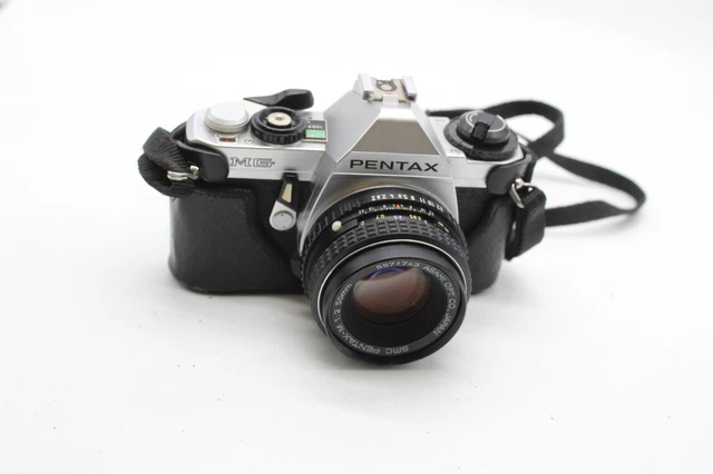 Cámara réflex F vintage Pentax MG con lente SMC Pentax-M 1,2 50 mm en estuche.
