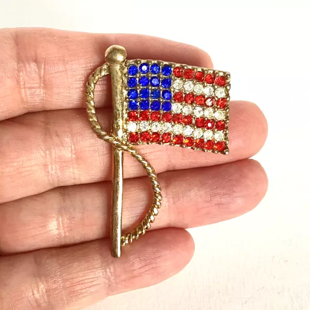 Patriotic US American Flag Pin Brooch Gold Tone Red White Blue Rhinestones