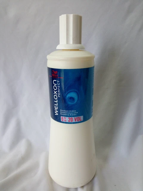 lot de 20 bouteilles de 1L d oxydant WELLA 6% 20 volumes
