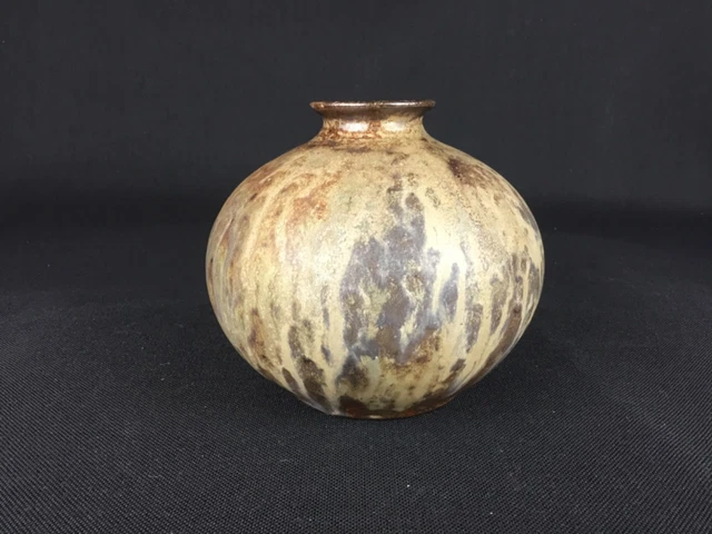 Vase en céramique signé S.Jamet Blanc/Noir - Vendu Vase en céramique signé S.Jamet Blanc/Noir - Vendu