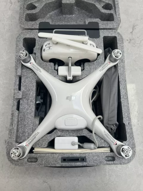 DJI - Phantom 4 drone with accessories. EVERYTHING EXCEPT FOR DRONE WORKS