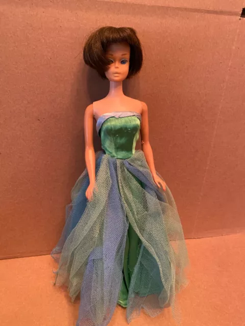 1960s AMERICAN GIRL BARBIE DOLL BENDABLE LEG BRUNETTE !!!