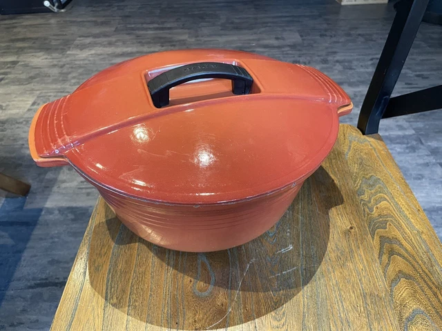 Ancienne cocotte ovale MAMA Enzo Mari Le Creuset N°29 coloris chocolat Ancienne cocotte ovale MAMA Enzo Mari Le Creuset N°29 coloris chocolat