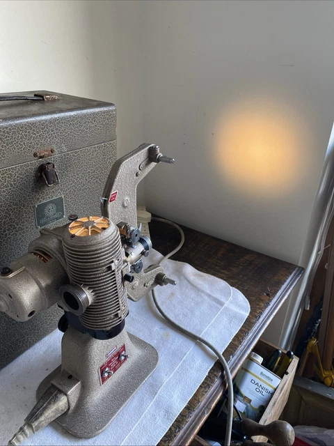 Projecteur De Cinéma Vintage LOMO (URSS) - Années 1960 - 8 Mm - Modèles Luch / Myra 2
