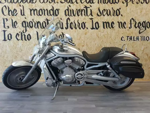 Harley-Davidson V-Rod Anniversary - 2002